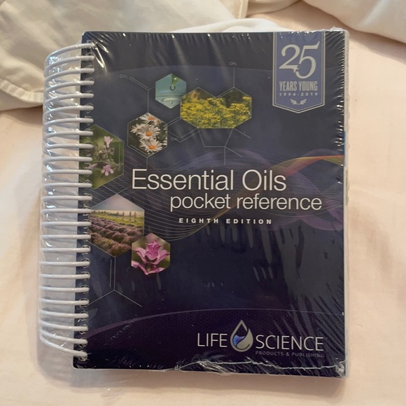 25th Anniversary Essential Oils Pocket Reference